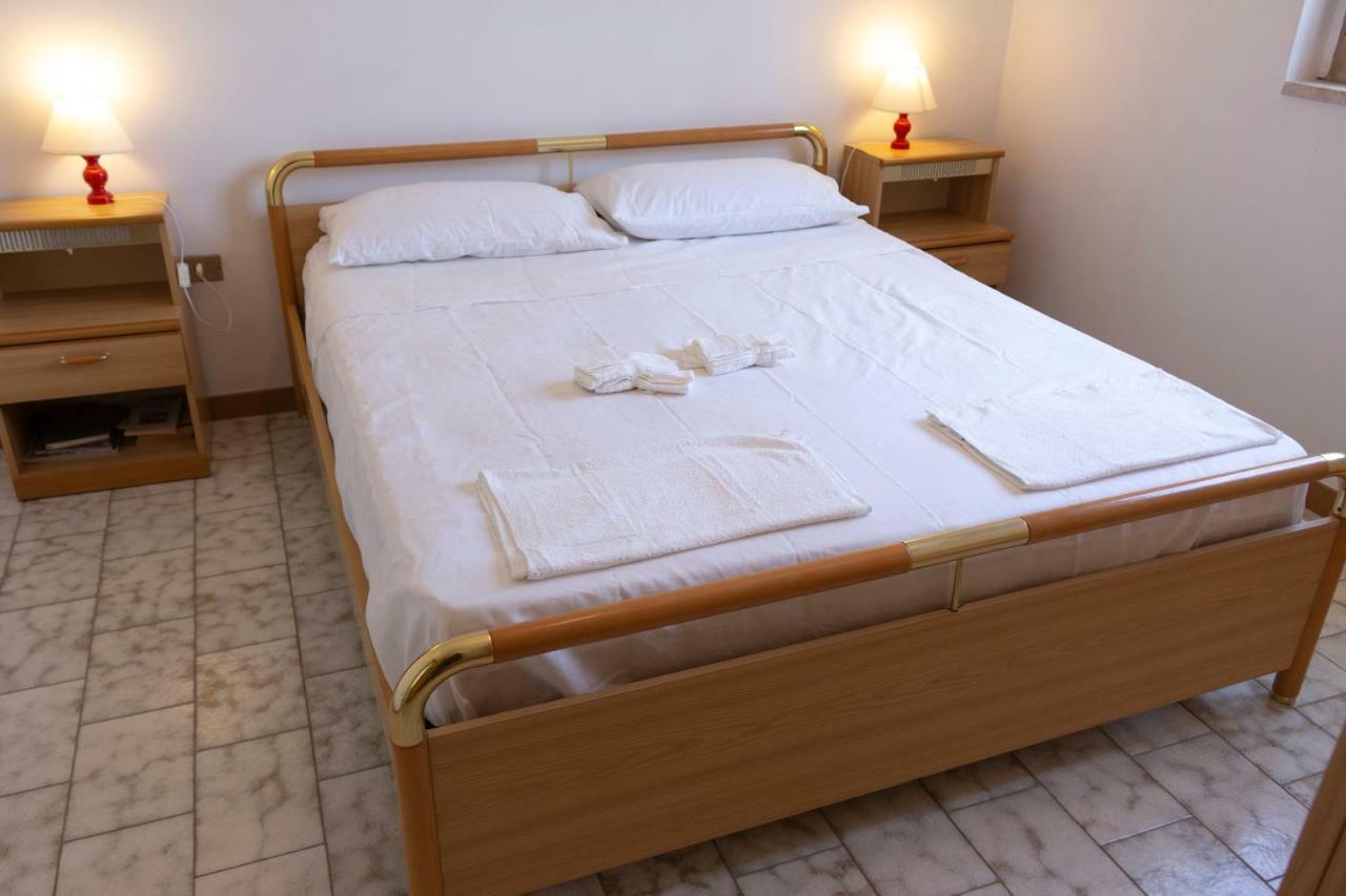 Casa Gelso Apartment Punta Prosciutto Luaran gambar