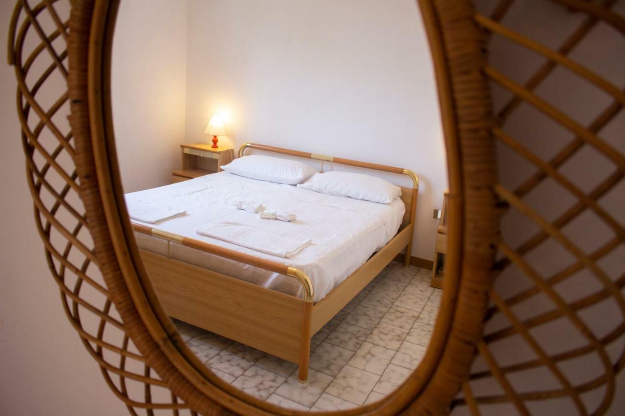 Casa Gelso Apartment Punta Prosciutto Luaran gambar